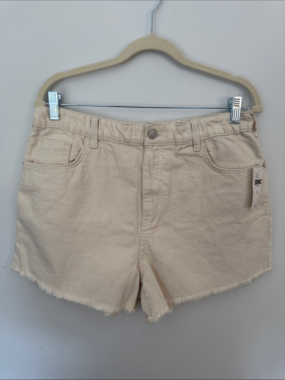 NWT MEDIUM PILCRO ANTHROPOLOGIE Frayed-Hem Denim Shorts